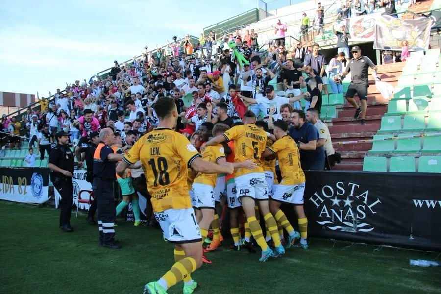 Celebración del gol de Beneit en Mérida / Unionistas