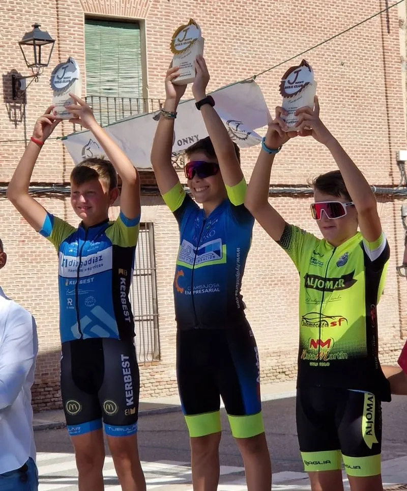 Foto 3 - Las promesas del ciclismo salmantino vencen en Fontiveros (&Aacute;vila)