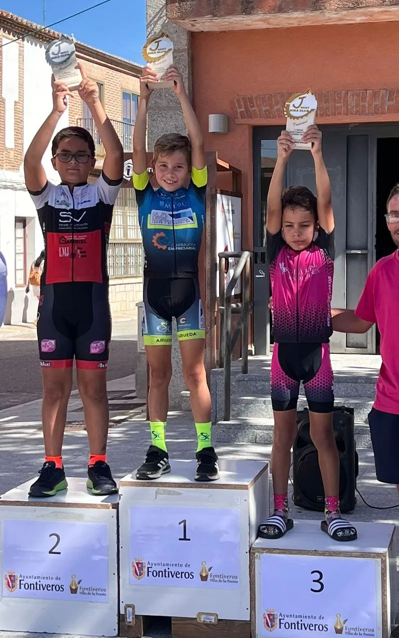Foto 2 - Las promesas del ciclismo salmantino vencen en Fontiveros (&Aacute;vila)