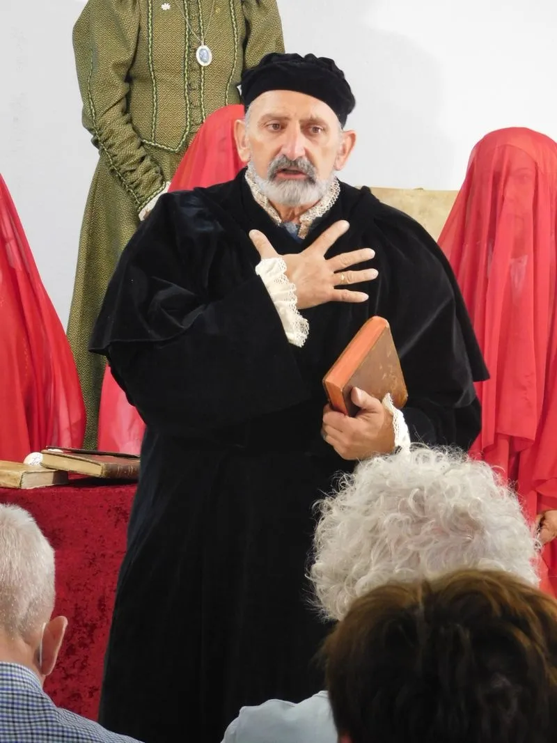Montaje teatral “Buscando a Nebrija” de Denis Rafter en Forfoleda