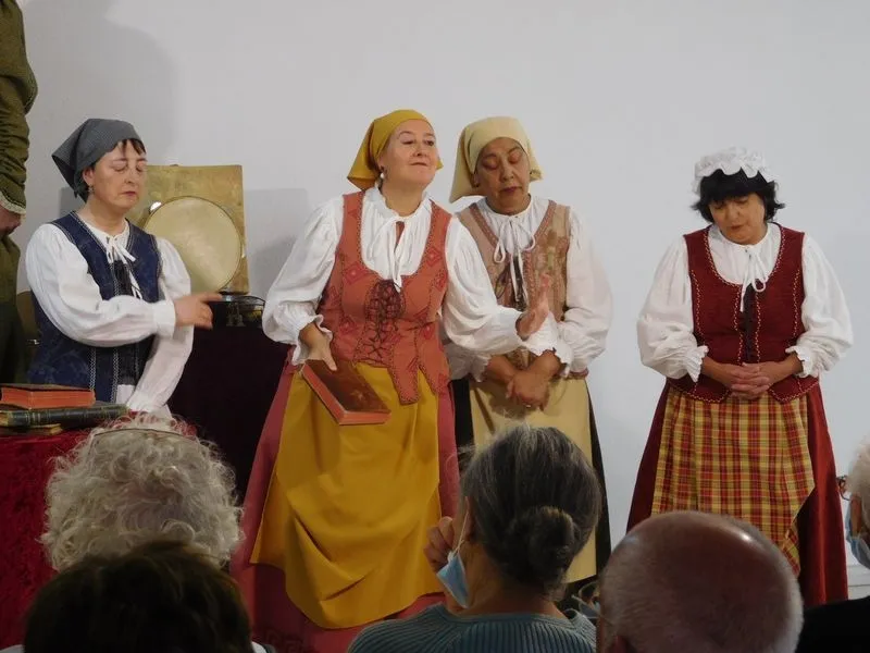 Montaje teatral “Buscando a Nebrija” de Denis Rafter en Forfoleda