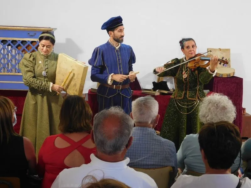 Montaje teatral “Buscando a Nebrija” de Denis Rafter en Forfoleda