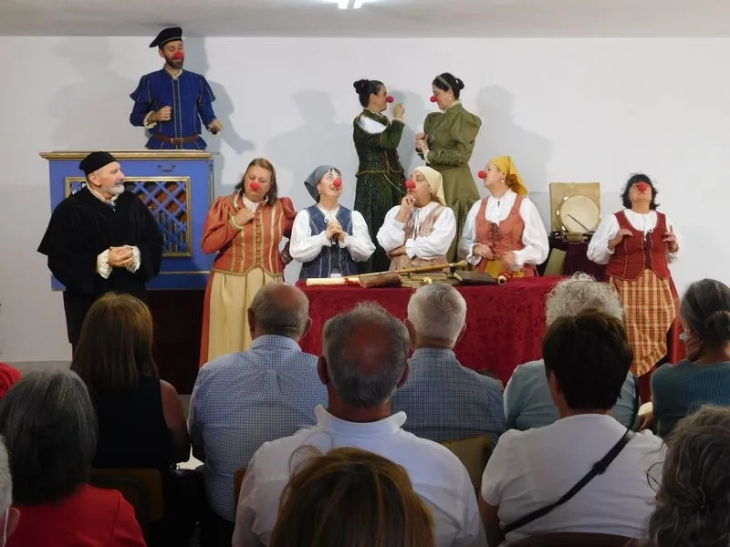 Montaje teatral “Buscando a Nebrija” de Denis Rafter en Forfoleda