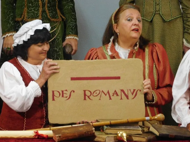 Montaje teatral “Buscando a Nebrija” de Denis Rafter en Forfoleda