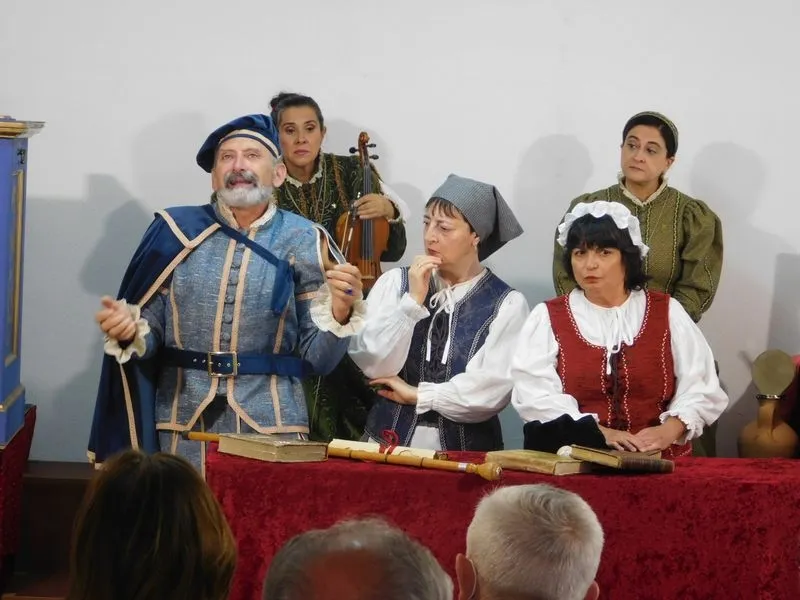 Montaje teatral “Buscando a Nebrija” de Denis Rafter en Forfoleda