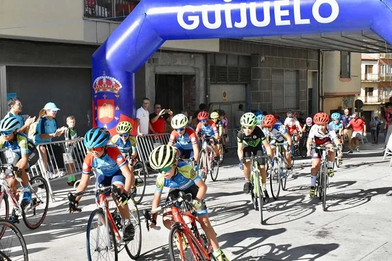 Foto 2 - Las promesas del ciclismo deslumbran en Guijuelo