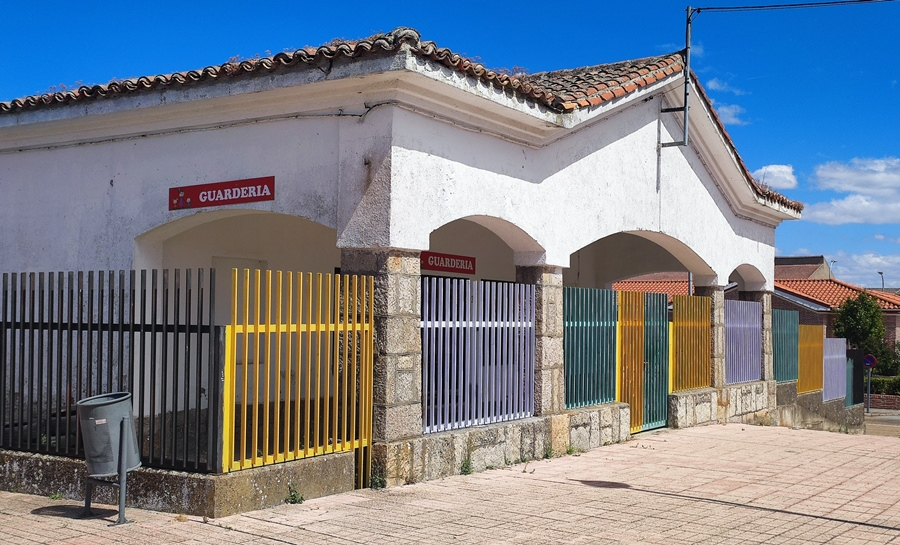 Foto 1 - Una plaga de termitas obliga a reubicar la guardería municipal de Fuentes de Oñoro