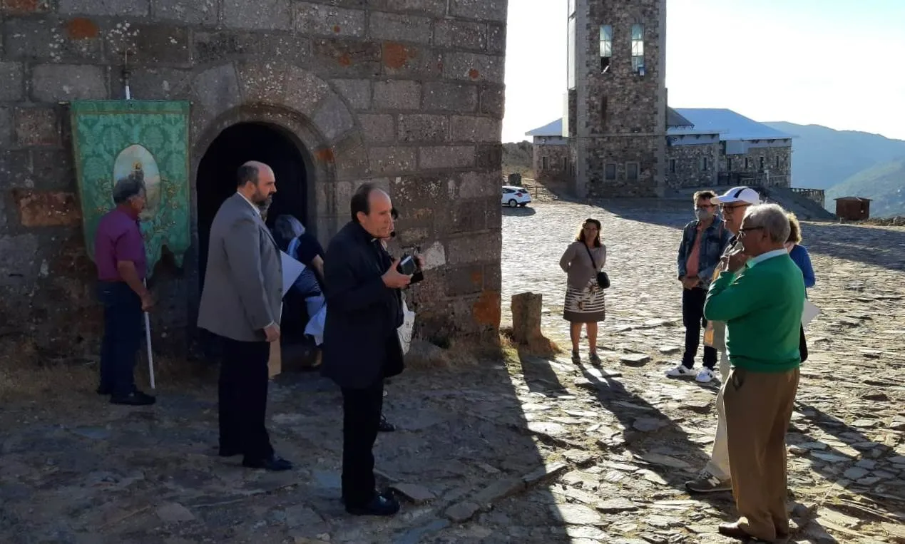 Foto 2 - La Parroquia de San Andr&eacute;s peregrina al Santuario de la Pe&ntilde;a de Francia