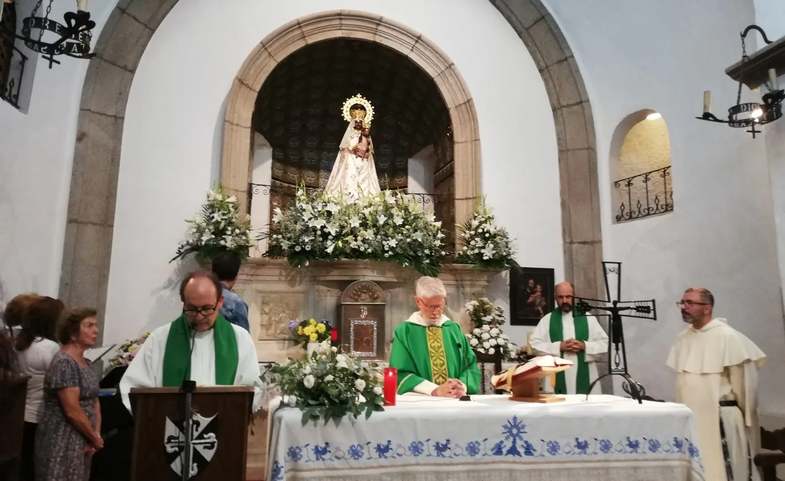Foto 5 - La Parroquia de San Andr&eacute;s peregrina al Santuario de la Pe&ntilde;a de Francia