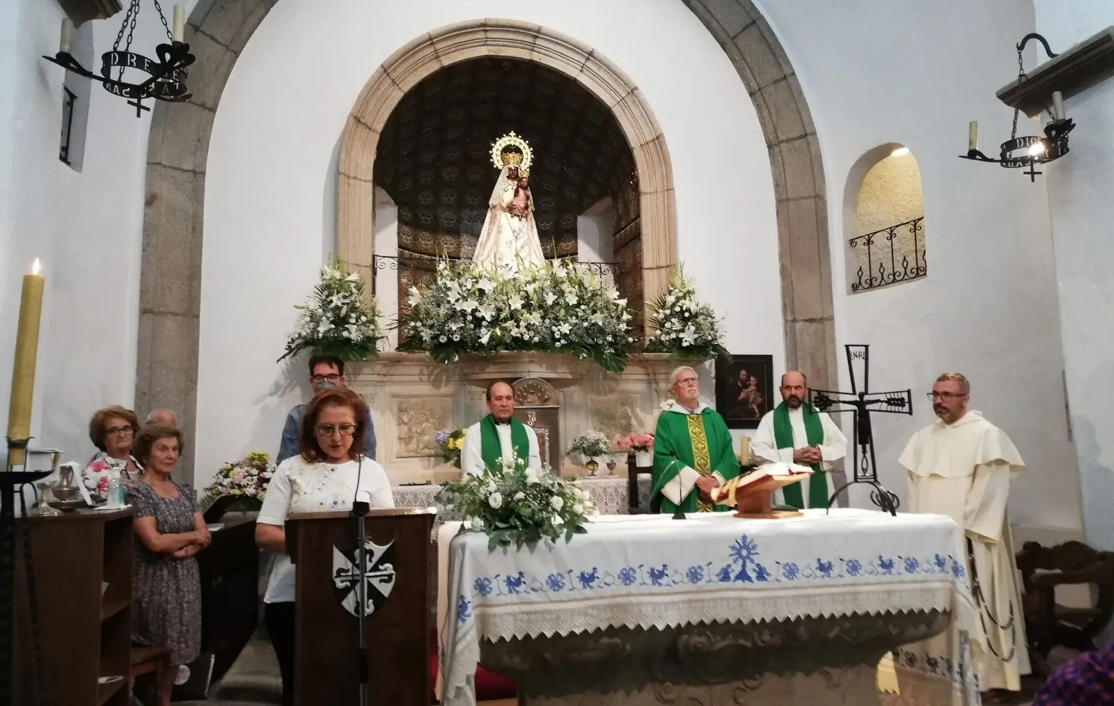 Foto 6 - La Parroquia de San Andr&eacute;s peregrina al Santuario de la Pe&ntilde;a de Francia