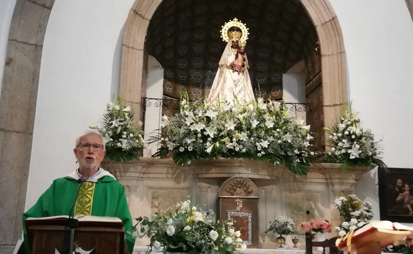 Foto 7 - La Parroquia de San Andr&eacute;s peregrina al Santuario de la Pe&ntilde;a de Francia