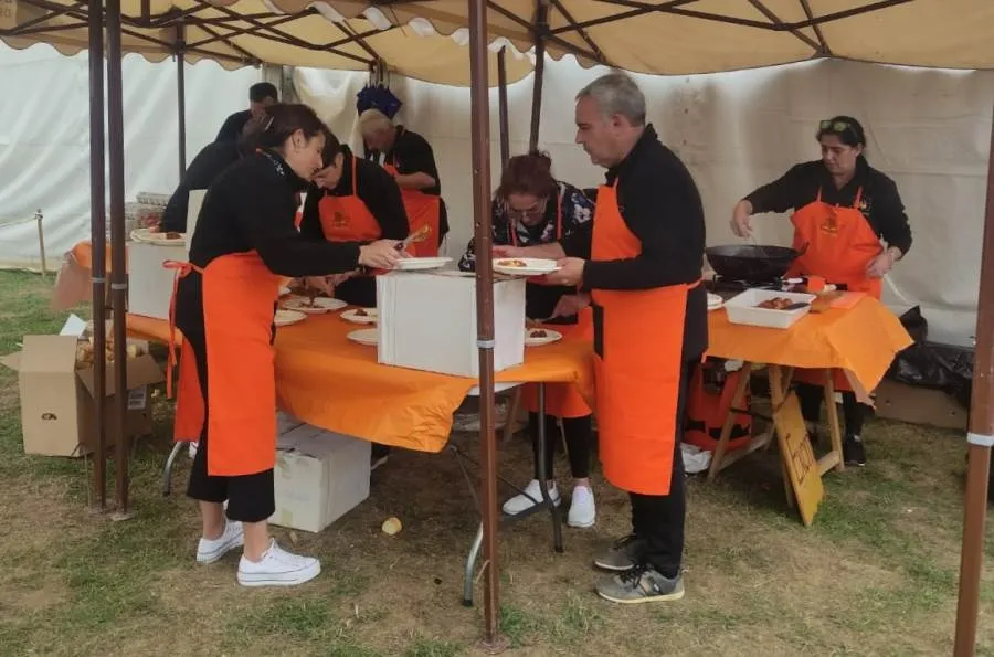 Foto 7 - Ciudad Rodrigo reparte 1.000 raciones de huevos fritos con farinato en Naturcyl