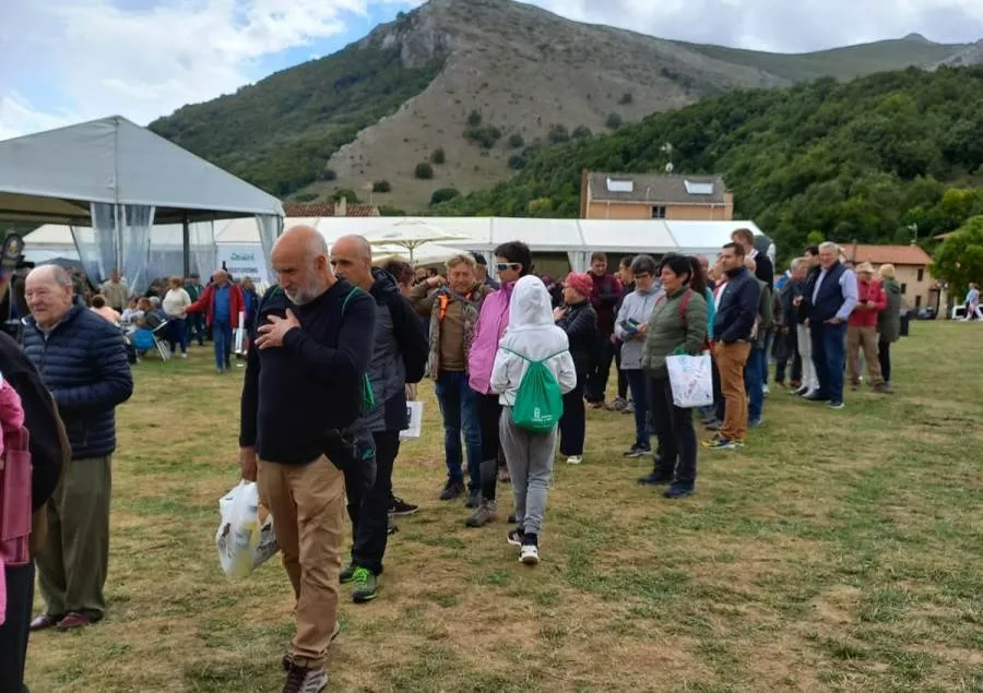 Foto 4 - Ciudad Rodrigo reparte 1.000 raciones de huevos fritos con farinato en Naturcyl