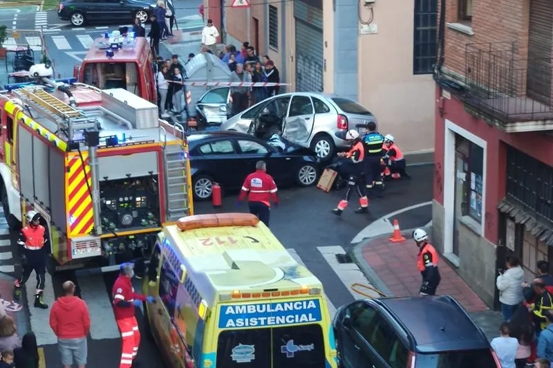Imágenes del accidente que se ha producido en la calle Fernando de Rojas