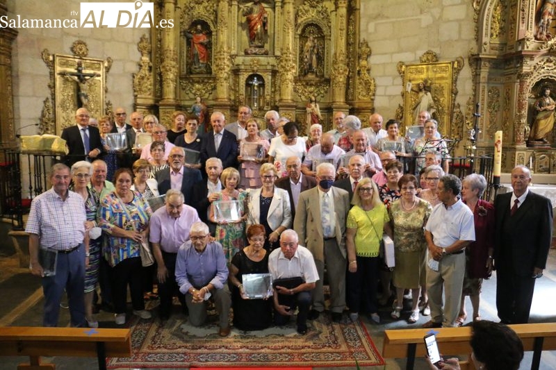 Conviverncia comarcal de mayores en Aldeadávila con entrega de placas a 39 matrimonios de oro  / CORRAL