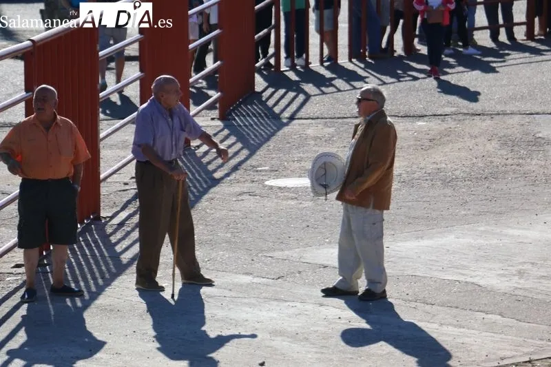 Segundo encierro de las fiestas de Pereña con novillos de Valdeflores / CORRAL