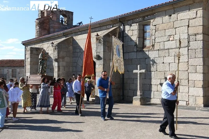 Villares de Yeltes celebra las fiestas de La Ofrenda en honor a la Virgen del Rosario / CORRAL
