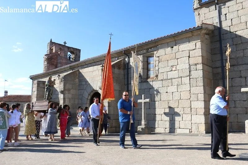 Villares de Yeltes celebra las fiestas de La Ofrenda en honor a la Virgen del Rosario / CORRAL
