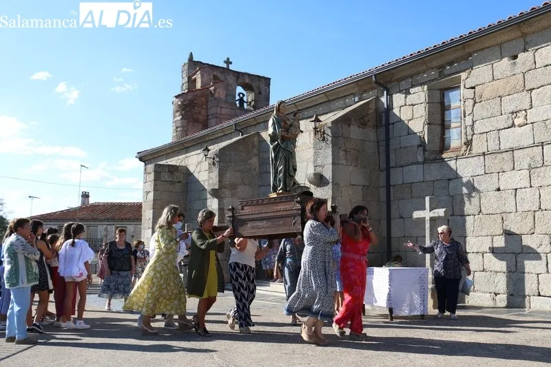 Villares de Yeltes celebra las fiestas de La Ofrenda en honor a la Virgen del Rosario / CORRAL