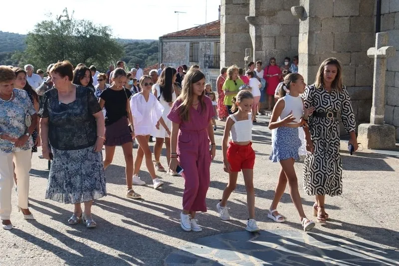 Villares de Yeltes celebra las fiestas de La Ofrenda en honor a la Virgen del Rosario / CORRAL