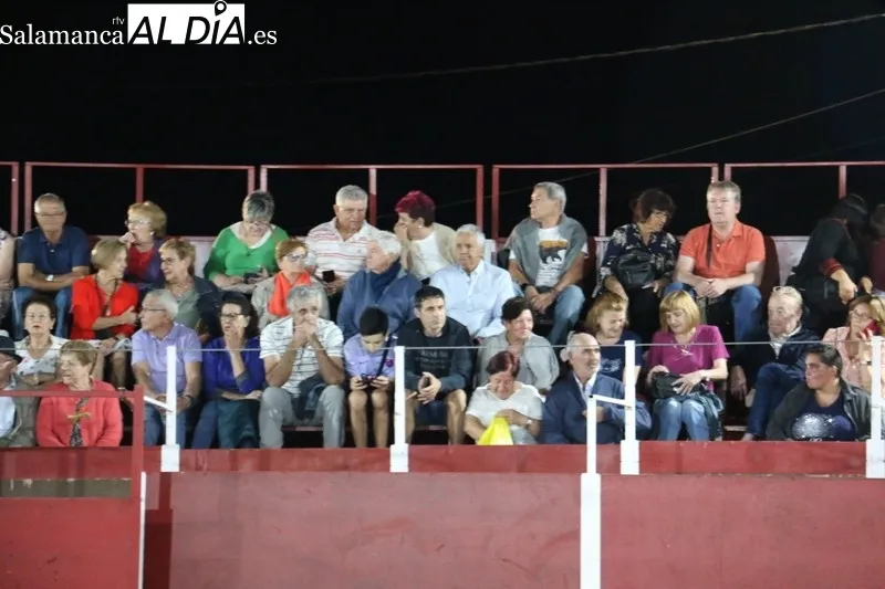 Desfile de Carrozas en Barruecopardo / CORRAL