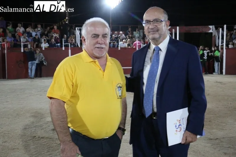 Desfile de Carrozas en Barruecopardo / CORRAL