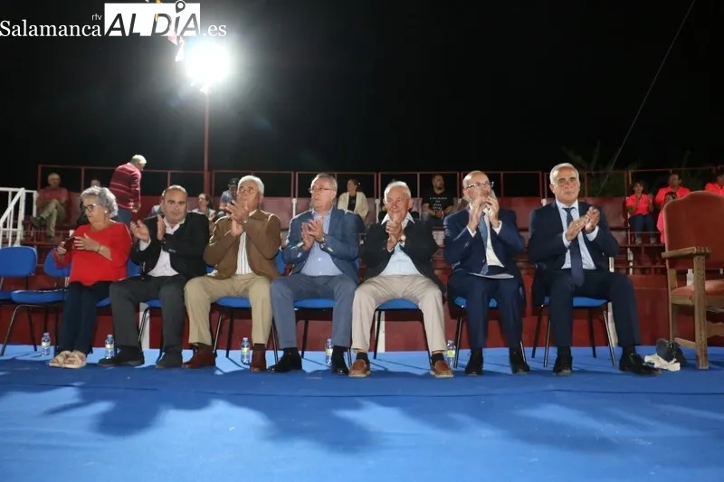 Desfile de Carrozas en Barruecopardo / CORRAL