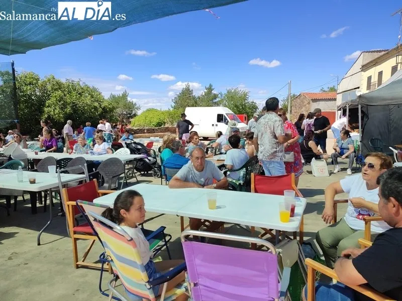 Gran paella en Villares de Yeltes para continuar con las fiestas / CORRAL