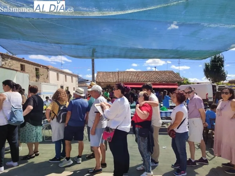 Gran paella en Villares de Yeltes para continuar con las fiestas / CORRAL