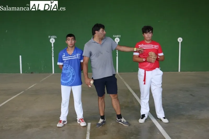Emocionante partido de pelota en Villaseco de los Reyes / CORRAL