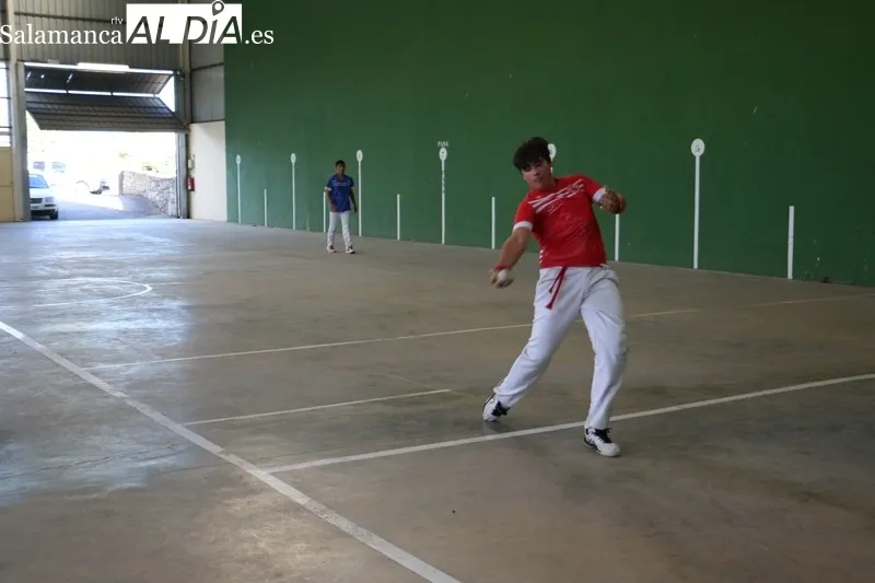 Emocionante partido de pelota en Villaseco de los Reyes / CORRAL