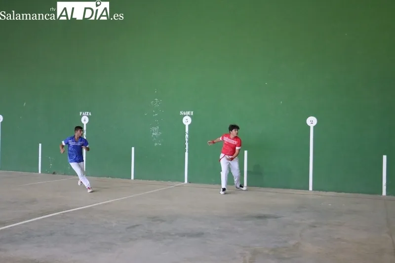 Emocionante partido de pelota en Villaseco de los Reyes / CORRAL