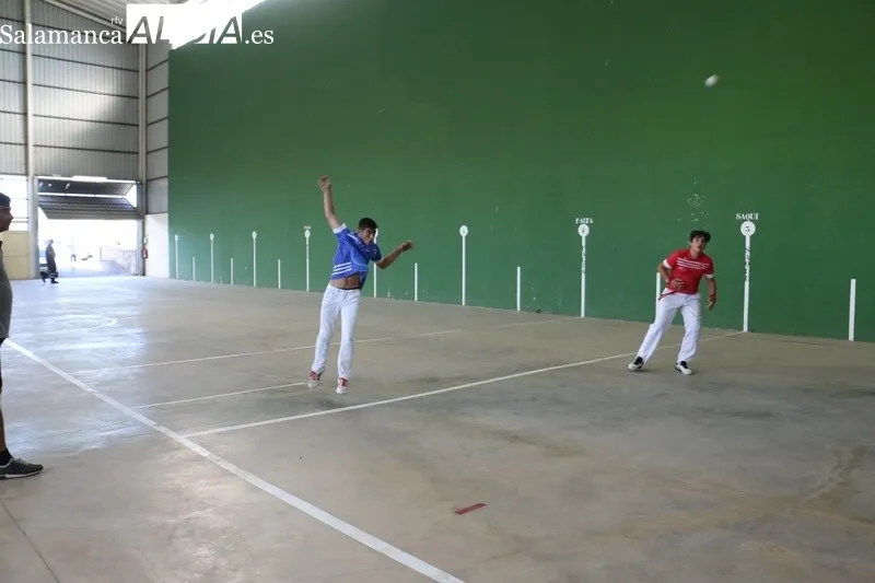Emocionante partido de pelota en Villaseco de los Reyes / CORRAL