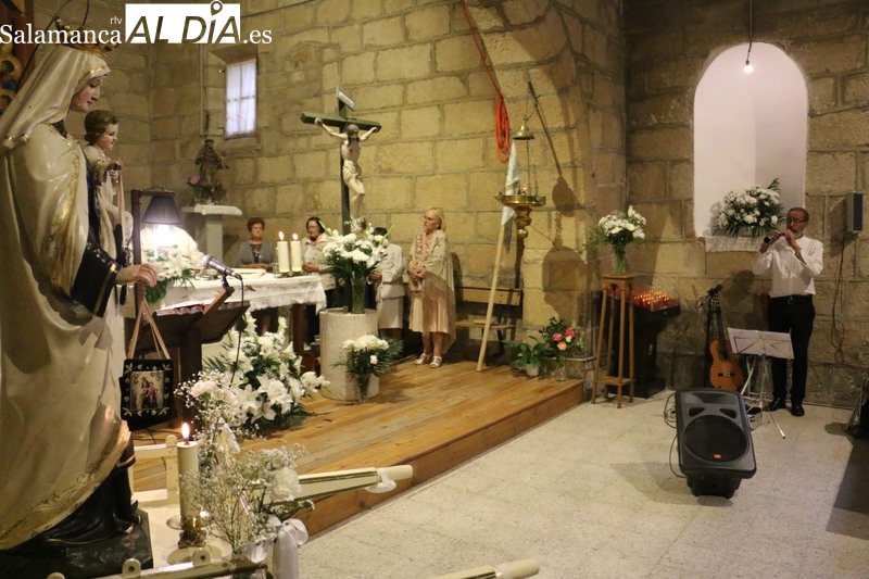 Los vecinos de Trabanca acudieron fieles a los actos en honor a la Virgen del Carmen, misa y procesión, y el convite ofrecido por el Ayuntamiento / CORRAL