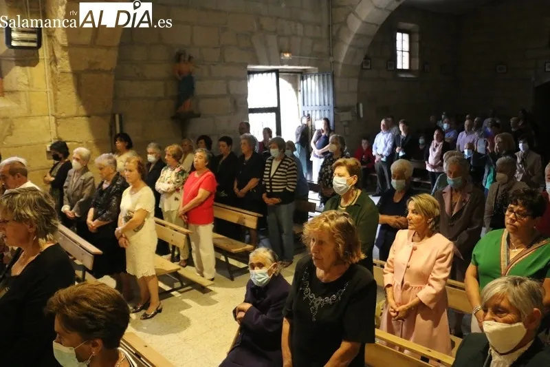 Los vecinos de Trabanca acudieron fieles a los actos en honor a la Virgen del Carmen, misa y procesión, y el convite ofrecido por el Ayuntamiento / CORRAL