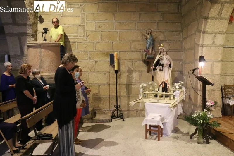 Los vecinos de Trabanca acudieron fieles a los actos en honor a la Virgen del Carmen, misa y procesión, y el convite ofrecido por el Ayuntamiento / CORRAL