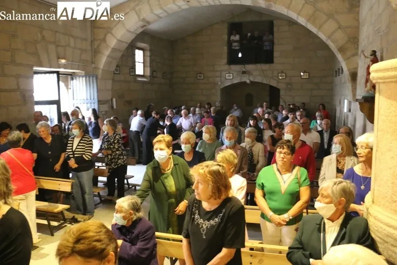 Los vecinos de Trabanca acudieron fieles a los actos en honor a la Virgen del Carmen, misa y procesión, y el convite ofrecido por el Ayuntamiento / CORRAL