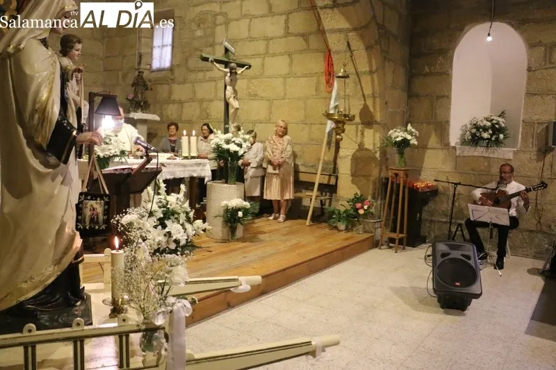 Los vecinos de Trabanca acudieron fieles a los actos en honor a la Virgen del Carmen, misa y procesión, y el convite ofrecido por el Ayuntamiento / CORRAL