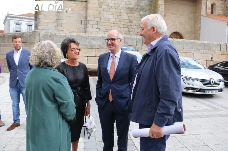 El secretario de Estado de Justicia, Tontxu Rodríguez, inaugura el nuego Juzgado de Vitigudino / CORRAL