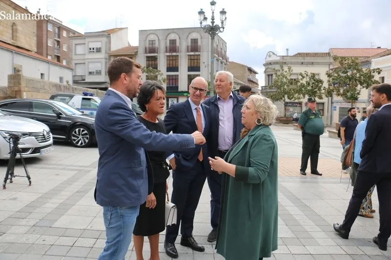 El secretario de Estado de Justicia, Tontxu Rodríguez, inaugura el nuego Juzgado de Vitigudino / CORRAL