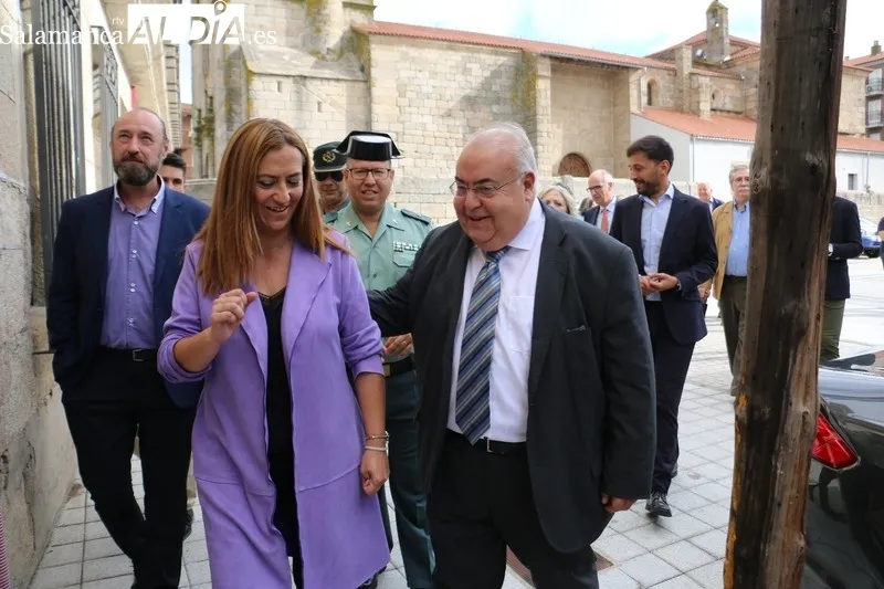 El secretario de Estado de Justicia, Tontxu Rodríguez, inaugura el nuego Juzgado de Vitigudino / CORRAL