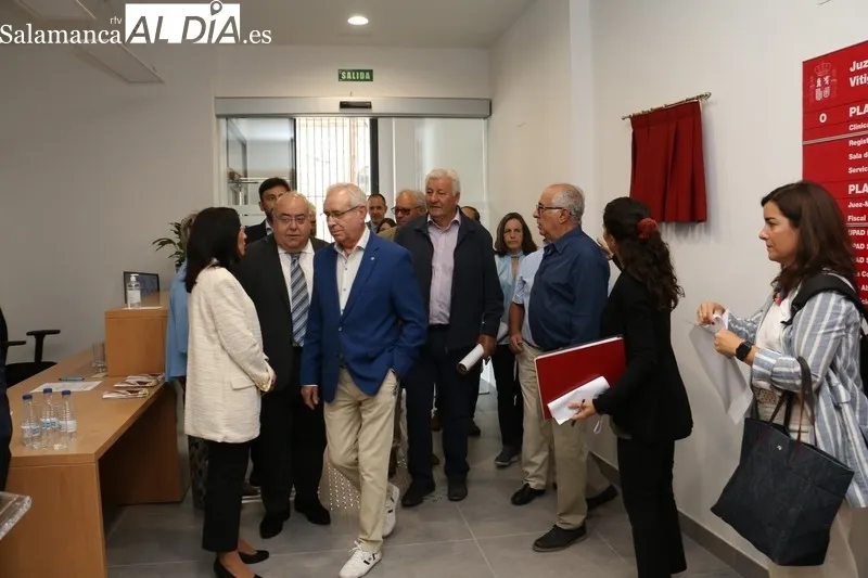 El secretario de Estado de Justicia, Tontxu Rodríguez, inaugura el nuego Juzgado de Vitigudino / CORRAL