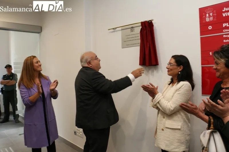 El secretario de Estado de Justicia, Tontxu Rodríguez, inaugura el nuego Juzgado de Vitigudino / CORRAL