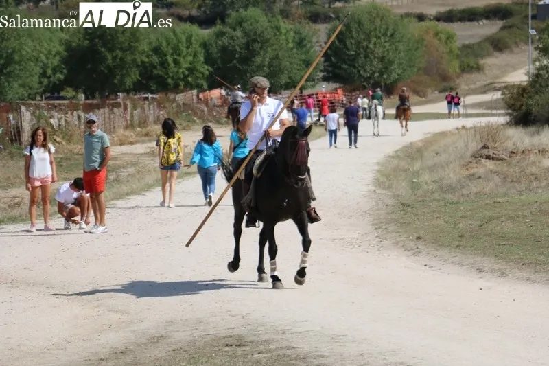 Encierro a caballo en Bañobárez con novillos de Eduardo Martín Cilleros / CORRAL