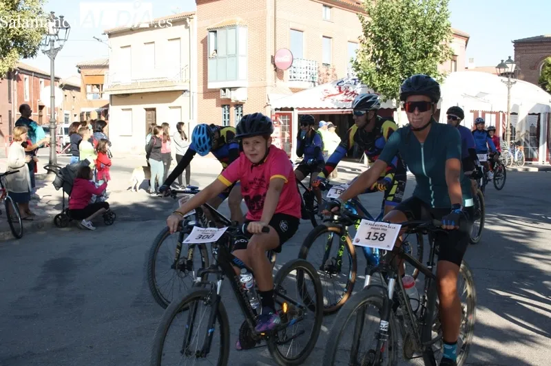 Foto 2 - &Eacute;xito de participaci&oacute;n para una emotiva IX KDD BTT Ruta de la Piedra de Cantalapiedra