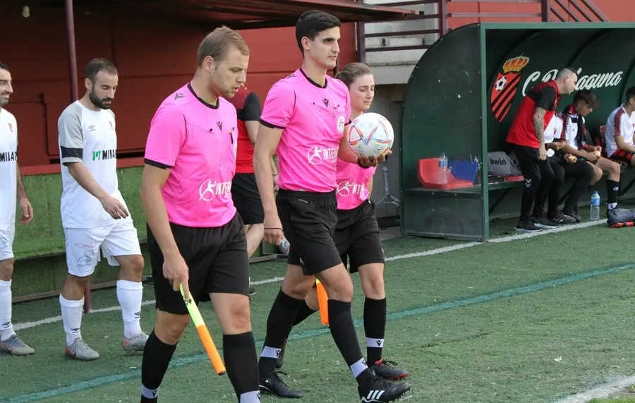 Foto 3 - El Ciudad Rodrigo Senior encaja ante el Laguna su primera derrota de la temporada
