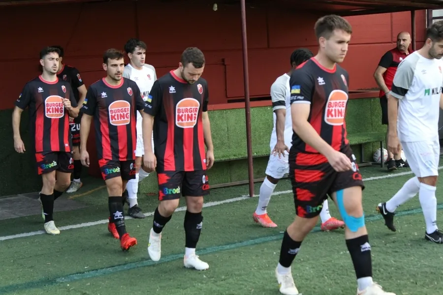 Foto 4 - El Ciudad Rodrigo Senior encaja ante el Laguna su primera derrota de la temporada