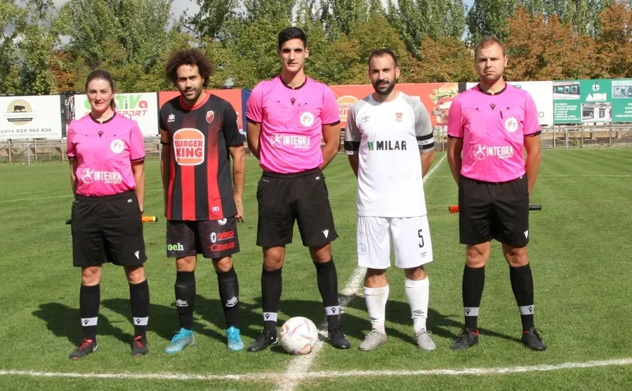 Foto 9 - El Ciudad Rodrigo Senior encaja ante el Laguna su primera derrota de la temporada