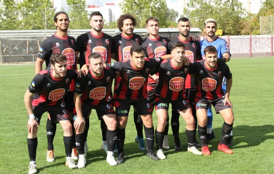 Foto 10 - El Ciudad Rodrigo Senior encaja ante el Laguna su primera derrota de la temporada