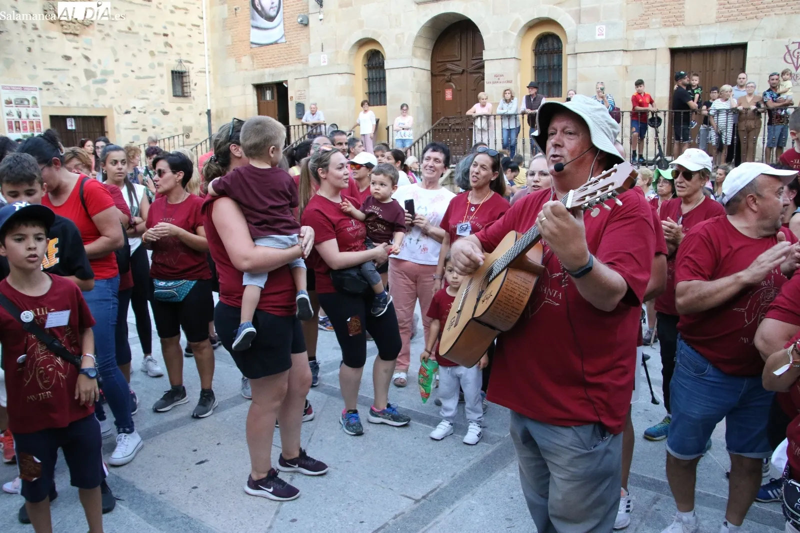 Foto 12 - La Marcha Teresiana impregna de alegr&iacute;a y sentimientos las calles de Alba